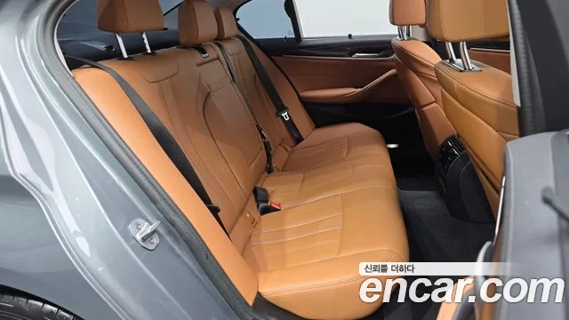 BMW 5-Series — Фото автомобиля 12