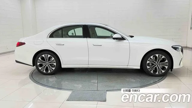 Mercedes-Benz E-Class — Фото автомобиля 7