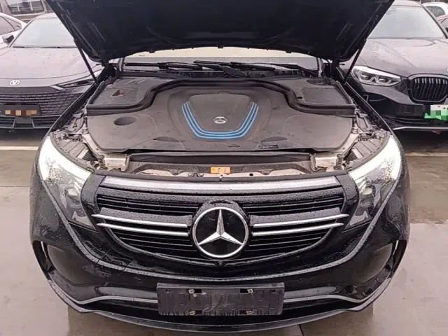 Mercedes-Benz EQC — Фото автомобиля 19