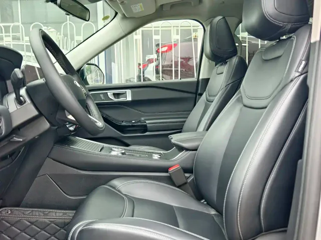 Ford Explorer — Фото автомобиля 8