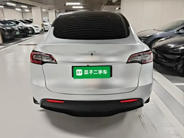 Tesla Model Y — Фото автомобиля 5