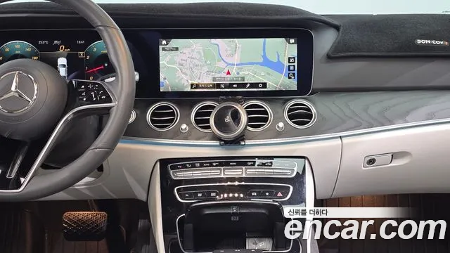 Mercedes-Benz E-Class — Фото автомобиля 11