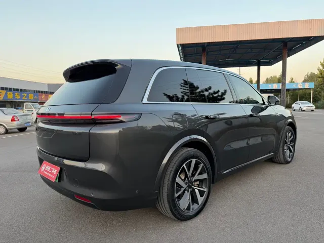 Li Auto L8 — Фото автомобиля 6