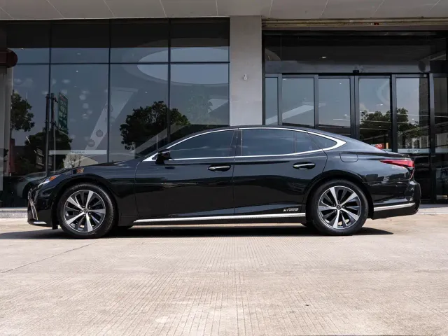 Lexus LS — Фото автомобиля 4