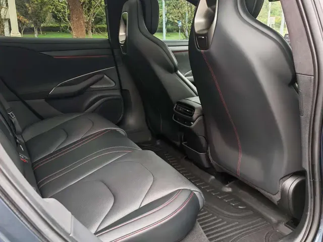 Xiaomi SU7 — Фото автомобиля 14