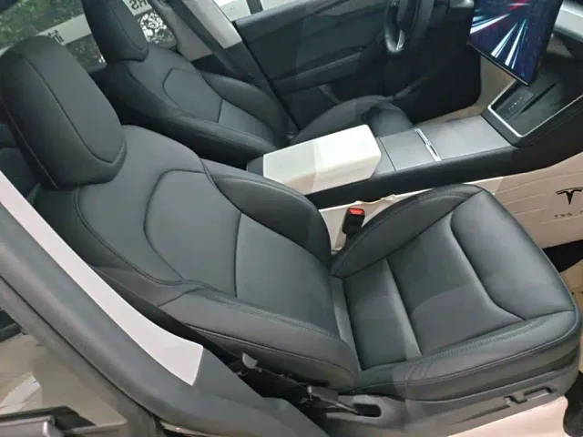 Tesla Model Y — Фото автомобиля 24