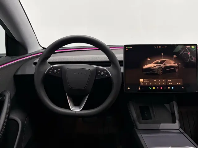 Tesla Model 3 — Фото автомобиля 15
