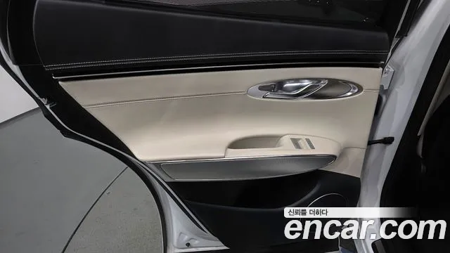 Genesis GV70 — Фото автомобиля 14