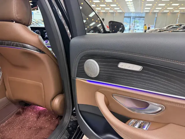 Mercedes-Benz E-Class — Фото автомобиля 14