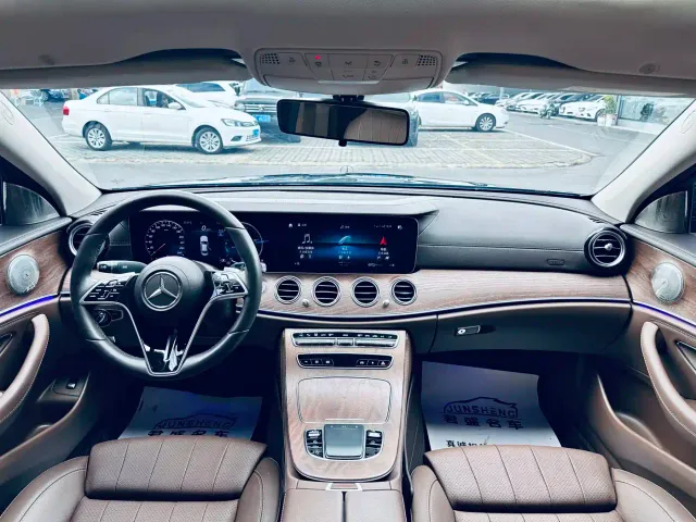 Mercedes-Benz E-Class — Фото автомобиля 5