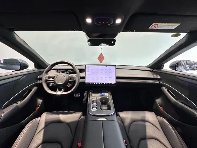 Xiaomi SU7 — Фото автомобиля 13