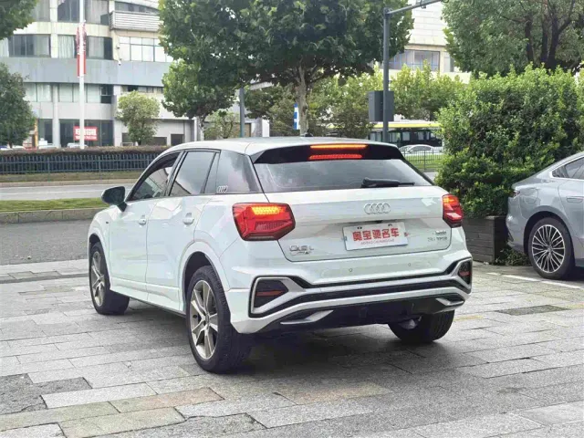 Audi Q2L — Фото автомобиля 9