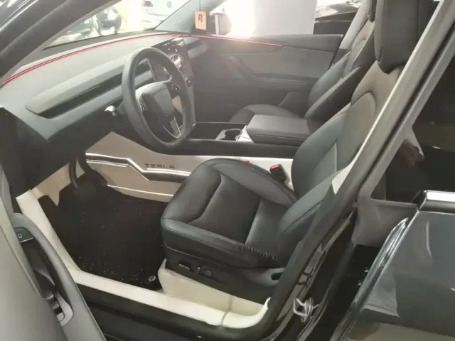 Tesla Model Y — Фото автомобиля 14