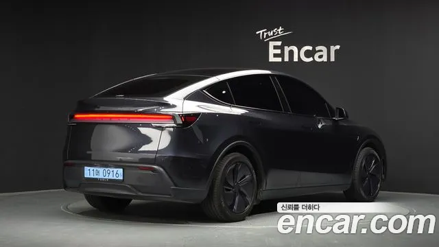 Tesla Model Y — Фото автомобиля 2