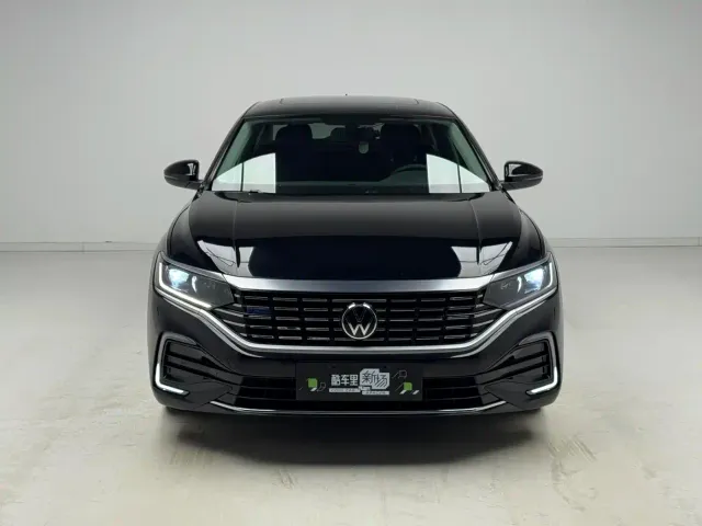 Volkswagen Passat — Фото автомобиля 2