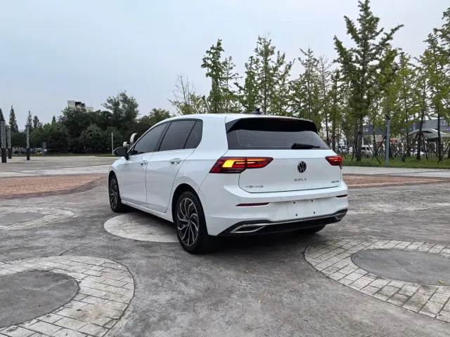 Volkswagen Golf — Фото автомобиля 9