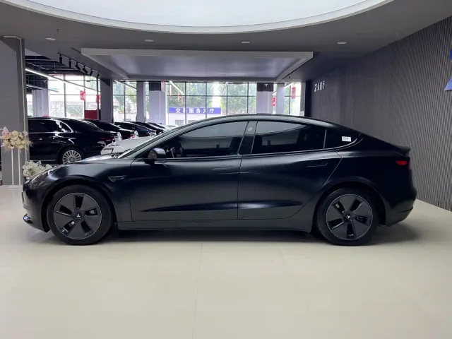 Tesla Model 3 — Фото автомобиля 3
