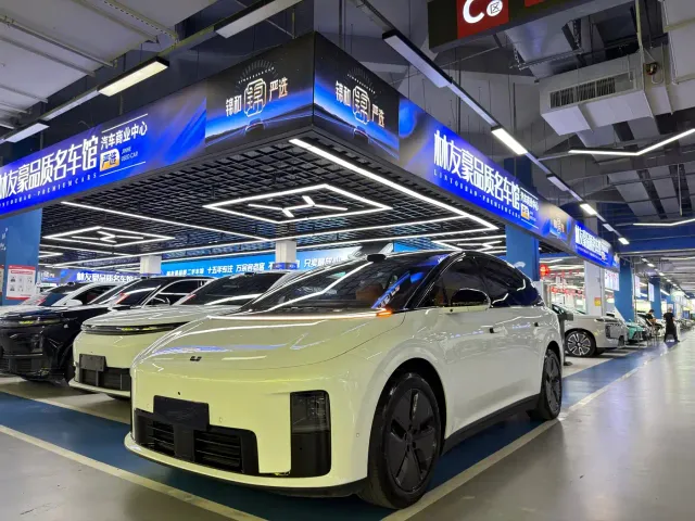 Фотография автомобиля — Li Auto i8