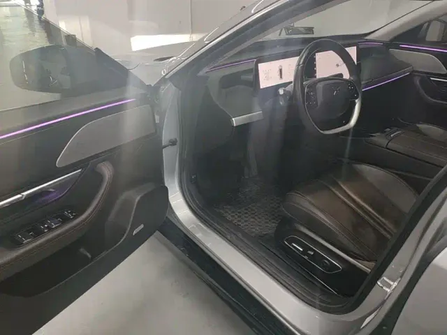 Xpeng P7 — Фото автомобиля 15