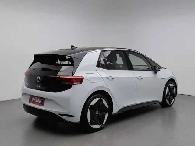 Volkswagen ID.3 — Фото автомобиля 2