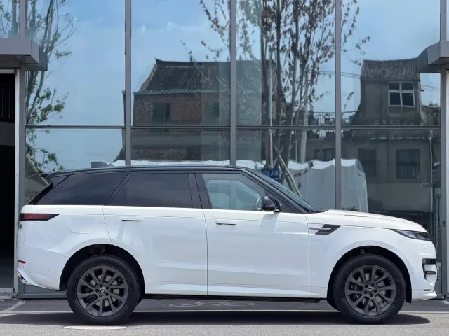 Land Rover Range Rover Sport — Фото автомобиля 3