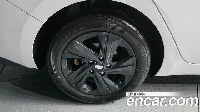 Hyundai Avante CN7 — Фото автомобиля 5