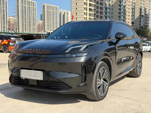 Фотография автомобиля — Lynk & Co 08 EM-P
