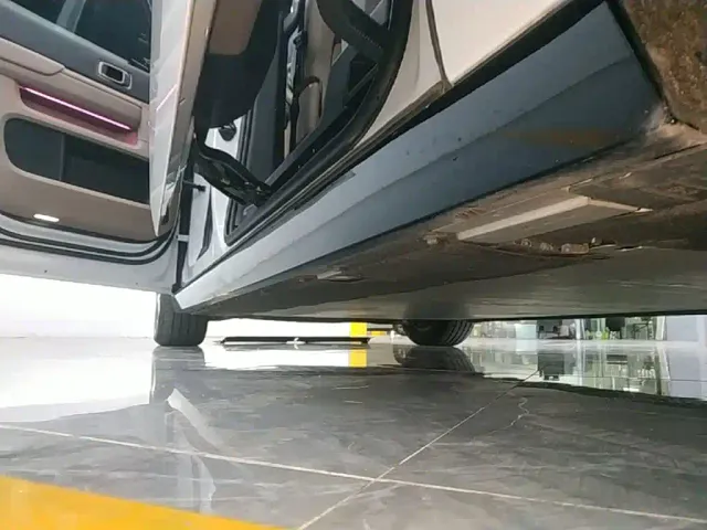 Li Auto MEGA — Фото автомобиля 21