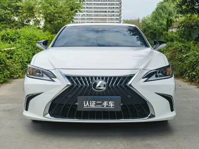 Lexus ES — Фото автомобиля 2