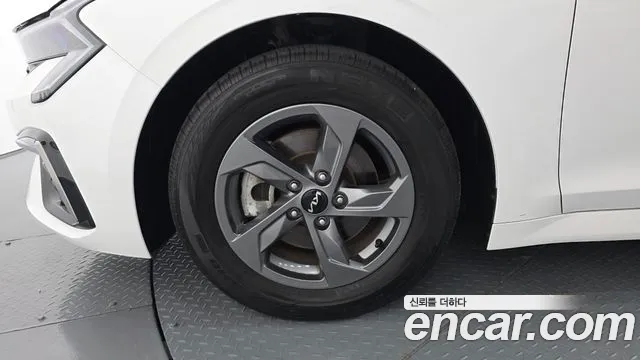 Kia K5 Новый K5 3 поколение 2.0 LPi(Для проката) — Фото автомобиля 4