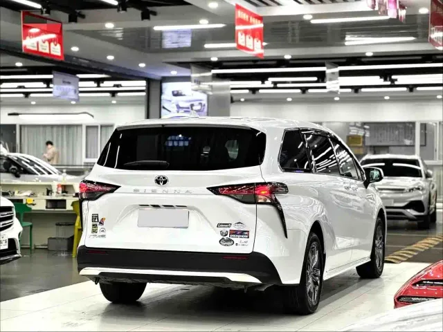 Toyota Sienna — Фото автомобиля 6