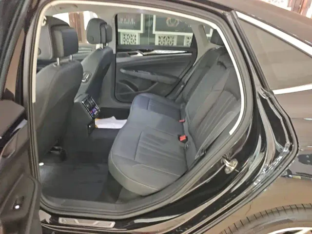 Volkswagen Passat — Фото автомобиля 16