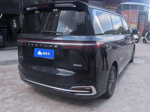 Bestune Besturn M9 — Фото автомобиля 3
