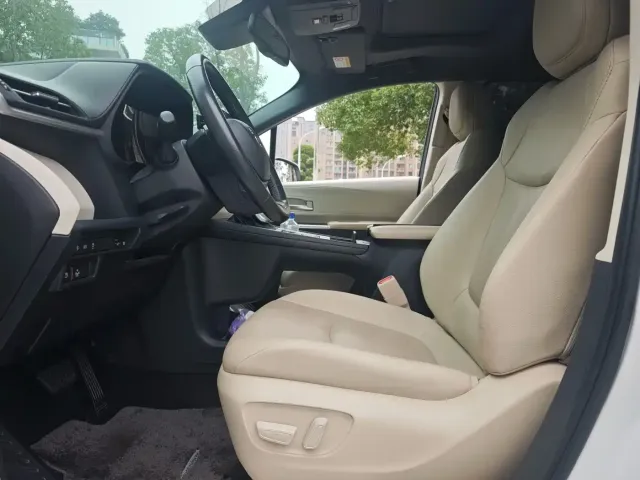 Toyota Sienna — Фото автомобиля 4
