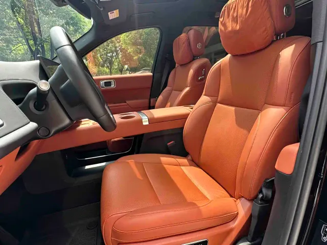 Li Auto L8 — Фото автомобиля 16