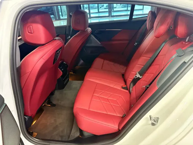 BMW 5 Series — Фото автомобиля 9