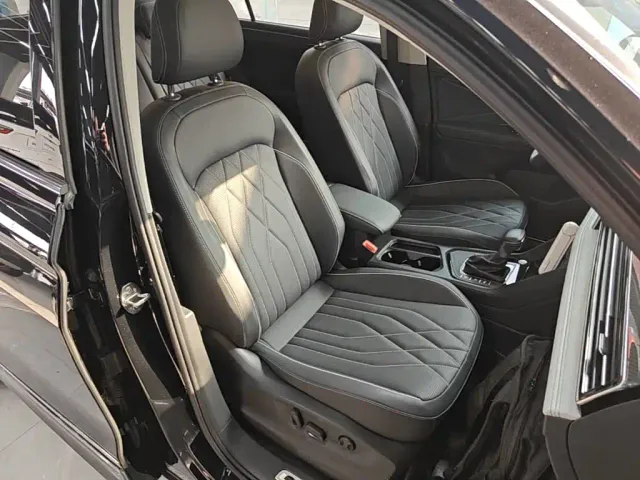 Volkswagen Tiguan L — Фото автомобиля 24