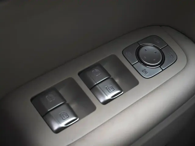 Li Auto L7 — Фото автомобиля 13