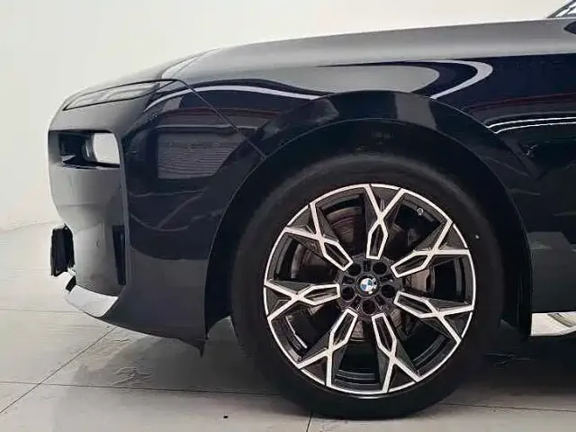 BMW 7 Series — Фото автомобиля 11