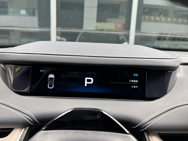 Xiaomi SU7 — Фото автомобиля 14