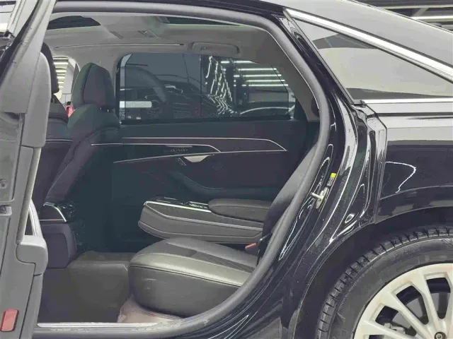 Audi A8 — Фото автомобиля 9