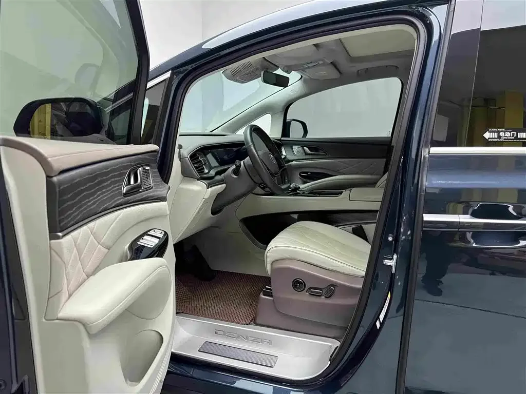 Denza Denza D9 2022 DM-i 970 AWD Flagship — Фото автомобиля 5