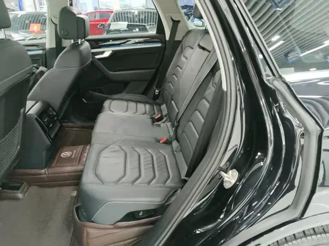 Volkswagen Touareg — Фото автомобиля 16