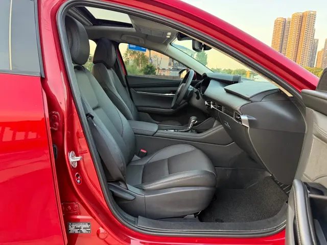 Mazda Axela — Фото автомобиля 15