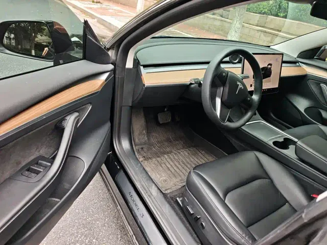 Tesla Model 3 — Фото автомобиля 17