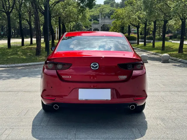 Mazda Axela — Фото автомобиля 12