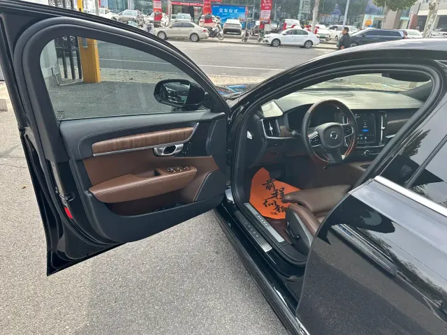 Volvo S90 — Фото автомобиля 5