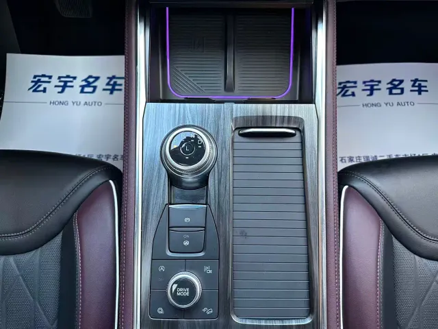 Ford Explorer — Фото автомобиля 11
