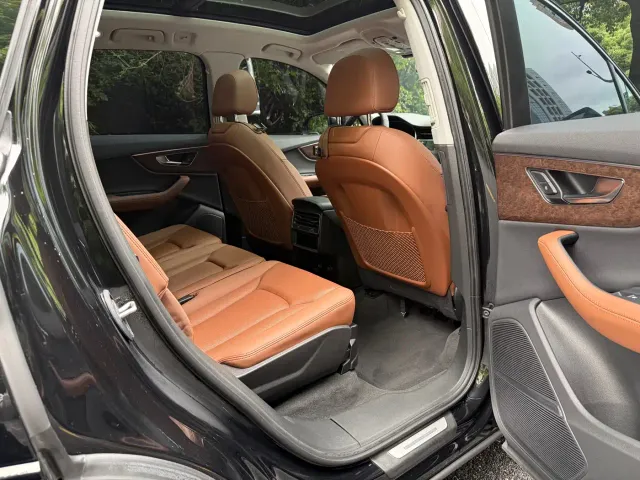 Audi Q7 — Фото автомобиля 9
