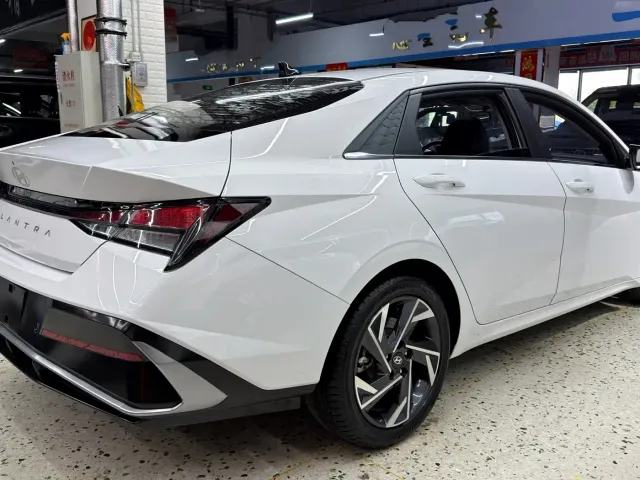 Hyundai Elantra — Фото автомобиля 5